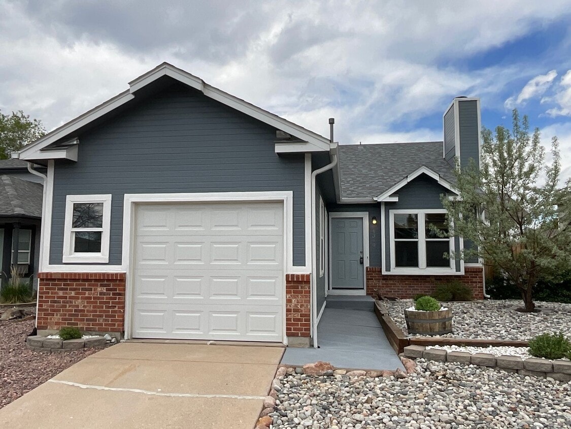 Primary Photo - 3 Bedroom Home Available Near E Woodmen Rd...