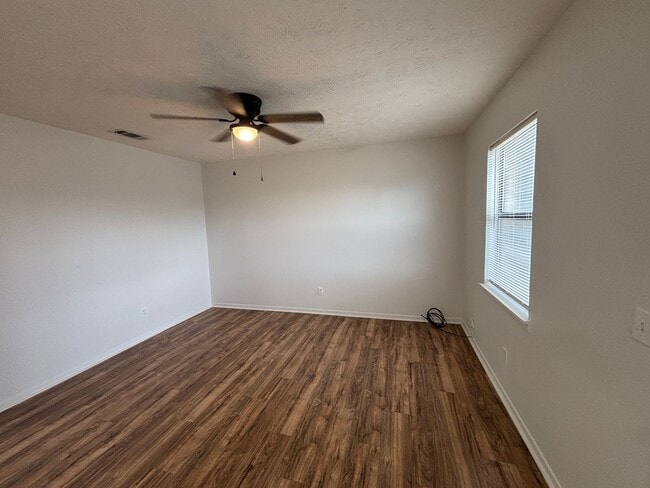 Foto del edificio - 2409 E 10th St
