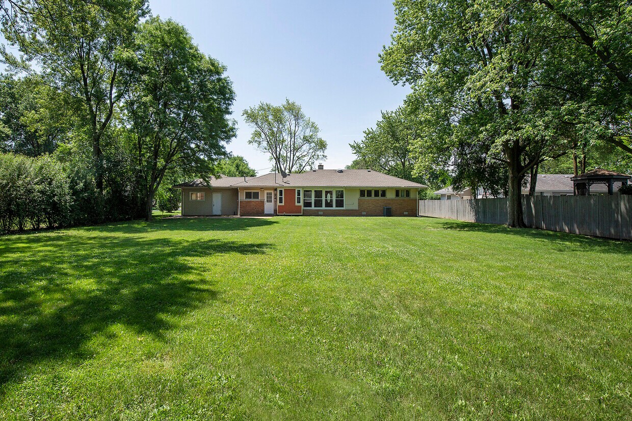 Primary Photo - 4020 Phyllis Rd