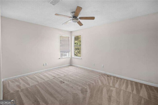 Foto del edificio - 990 Chapman Ln