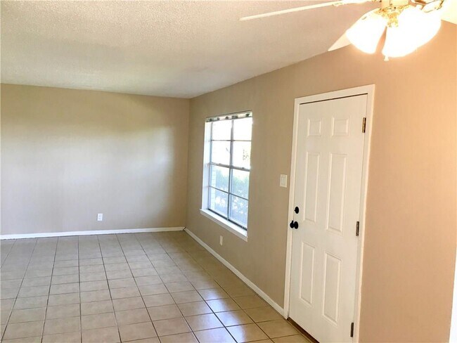 Building Photo - 801 Terrell Hill Dr