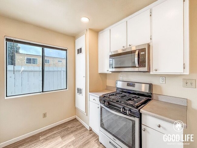 Foto del edificio - 4379 McClintock St