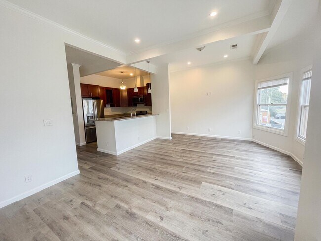 Foto del edificio - 2 Bed 2 Bath Flat Apartment in Old Oakland