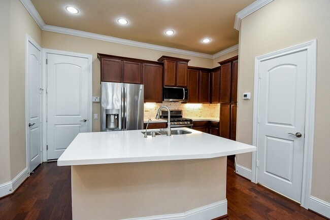 Foto del edificio - 8413 Water Oak Pass Dr