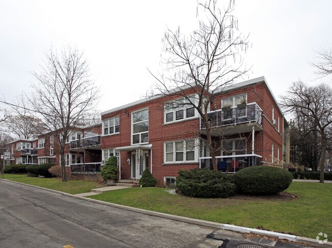 Building Photo - 2 Oaklawn Ave