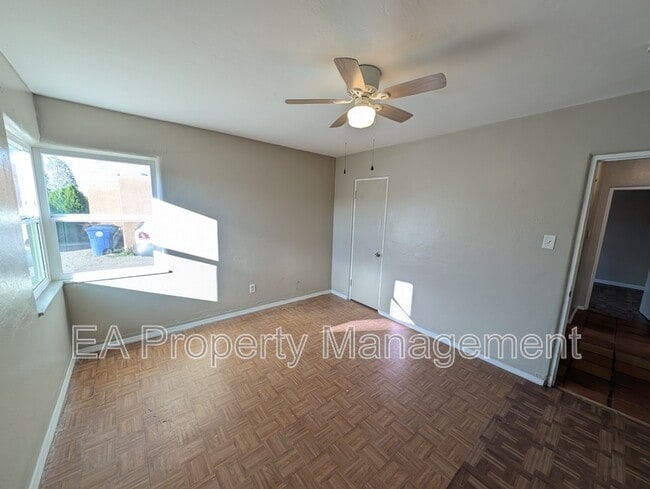Building Photo - 542 Alvarado Dr SE