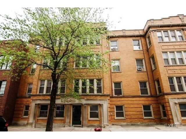 Primary Photo - 449 W St James Pl