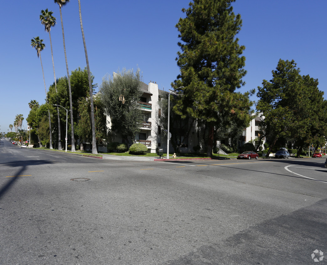 Primary Photo - Harvard Townhome Apartments