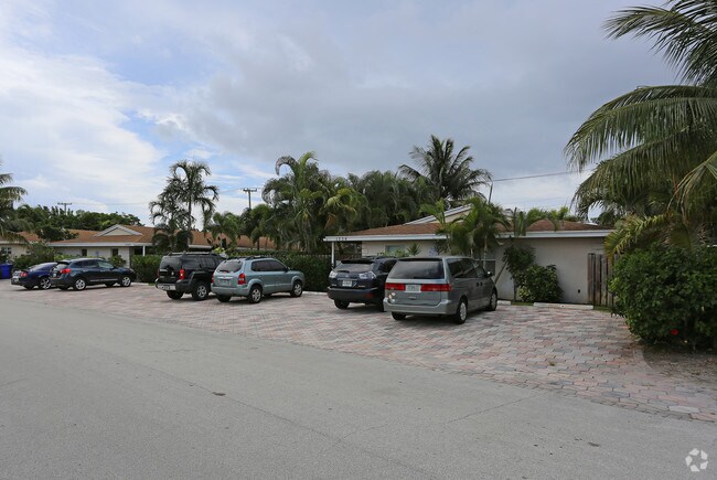 Building Photo - 1336-1342 Holly Heights Dr
