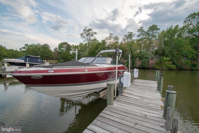 Building Photo - 3600 S River Terrace