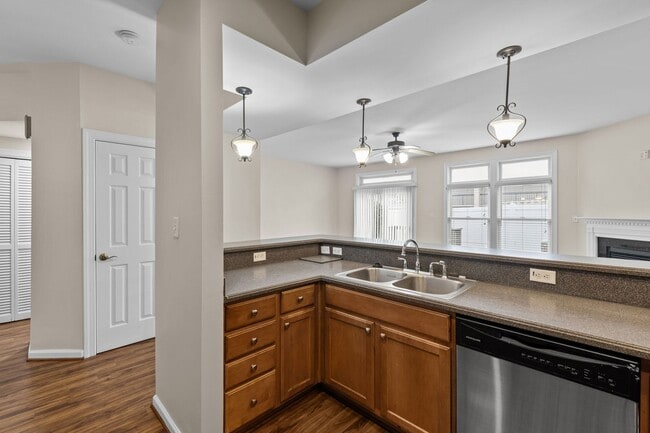 Building Photo - Beautiful 3-Bedroom Condo in Norfolk.