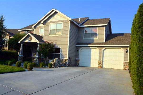 Building Photo - 3 Bedroom Home in Horn Rapids For Rent
