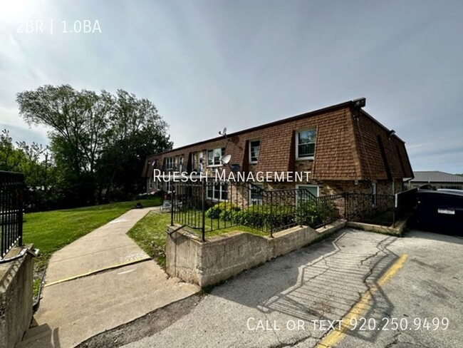 Building Photo - Recently Renovated 2 Bedroom 1 Bath Lower ...