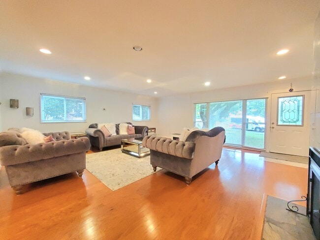 Foto del edificio - 7010 Leesville Blvd
