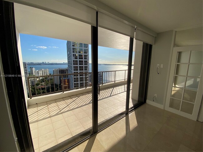 Foto del edificio - 1581 Brickell Ave
