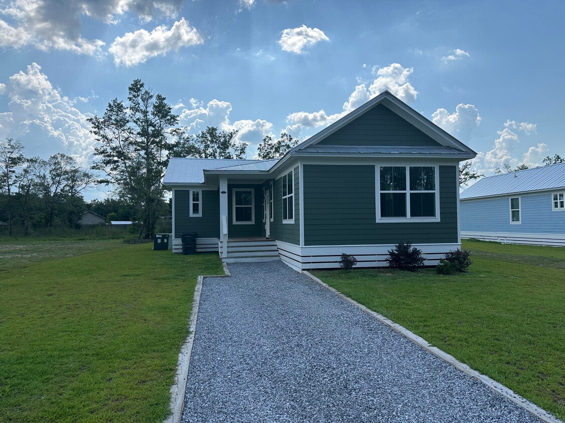 Primary Photo - 534 N Raphael Rd