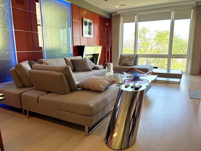 Foto del edificio - 622 N May St