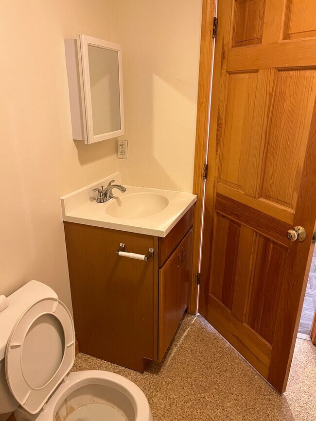 Foto del edificio - Sunny, Recently Refinished, One Bedroom Ap...