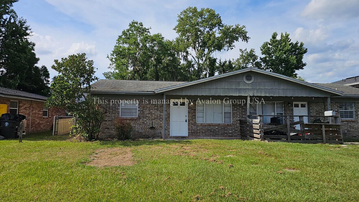 Foto principal - 6063 Longchamp Dr