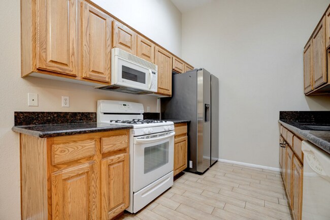 Building Photo - 2305 W Horizon Ridge Pkwy