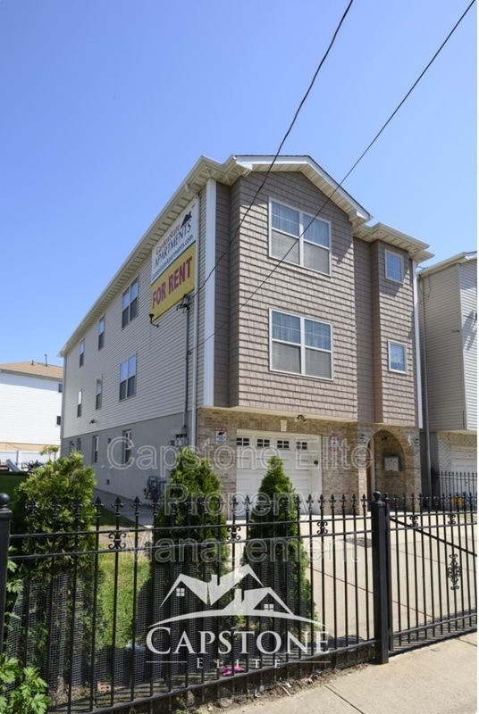 Building Photo - 255-257-257 New Jersey Railroad Ave