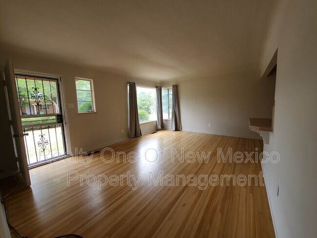 Foto del edificio - 609 Adams St SE