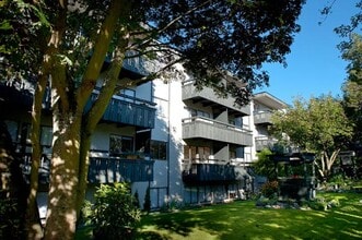 Building Photo - Shalamar Apartments