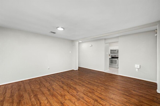 Building Photo - 5711 Innsbruck St