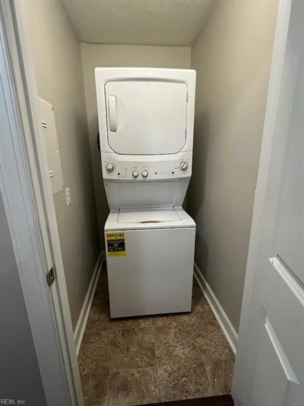 Building Photo - 1016 Thoroughgood Wy