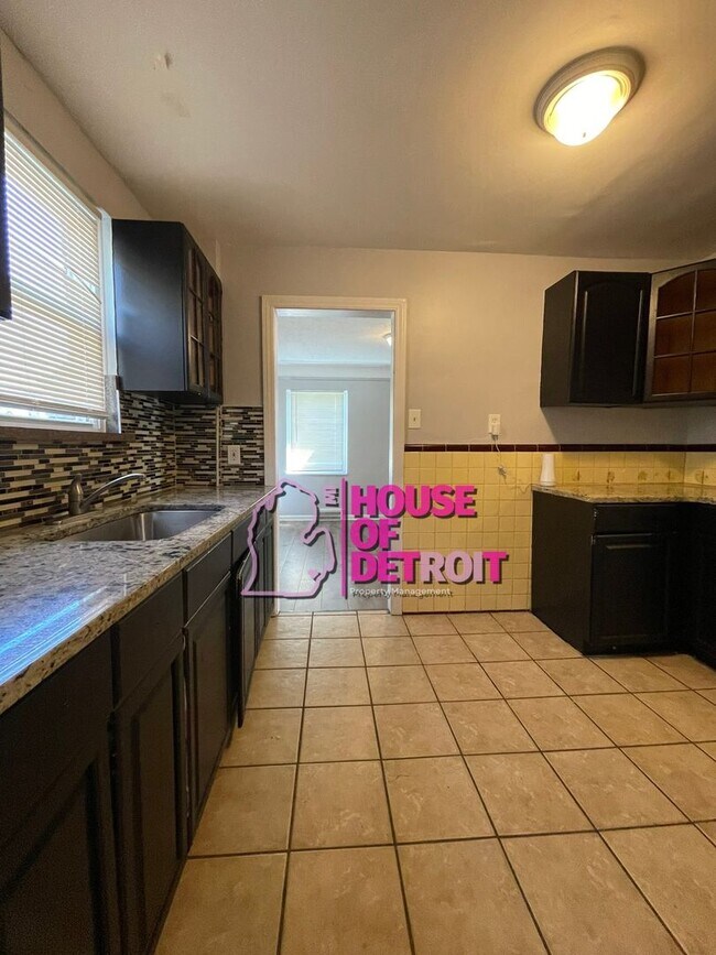 Building Photo - 3 BEDROOM | 1 BATH | FREE PRE SCREEN