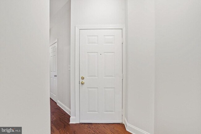 Foto del edificio - 2100 Highcourt Ln