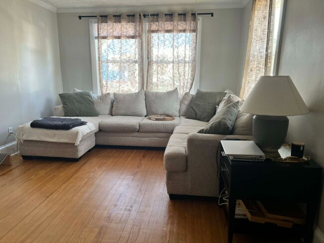 Foto del edificio - 215 Willow Ave