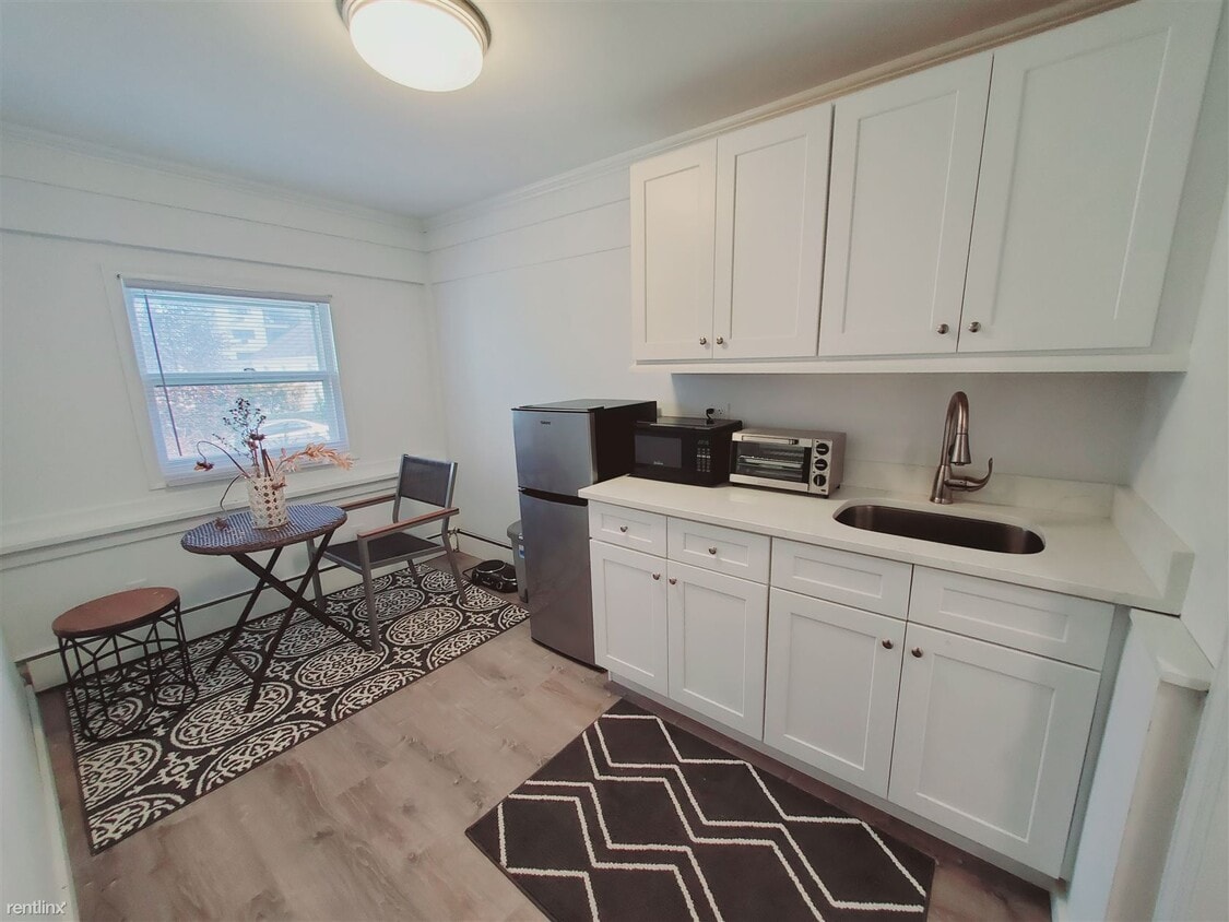 Primary Photo - Studio, 1 bath Condo - 246 Knickerbocker A...