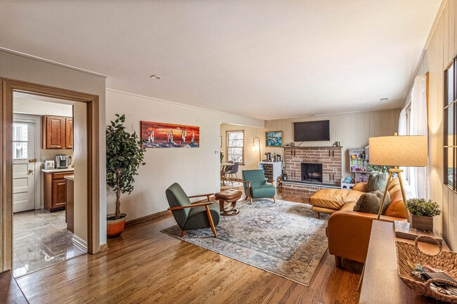 Foto del edificio - 1345 Lincoln Ave S