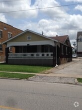 Building Photo - 1148 E Elm St
