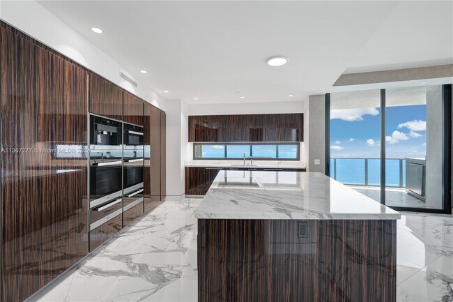 Building Photo - 18555 Collins Ave