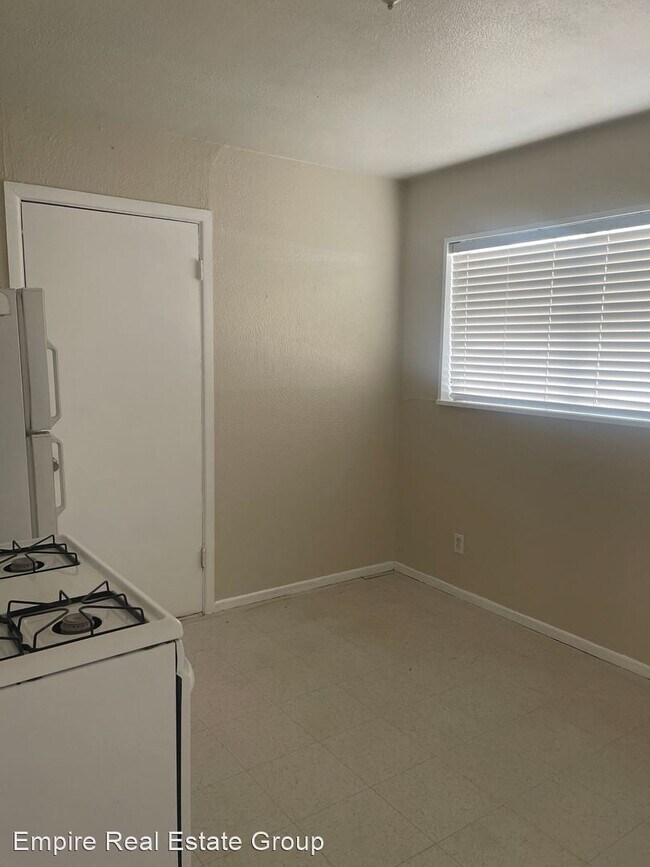 Building Photo - 3 br, 1 bath House - 1200 N Llano