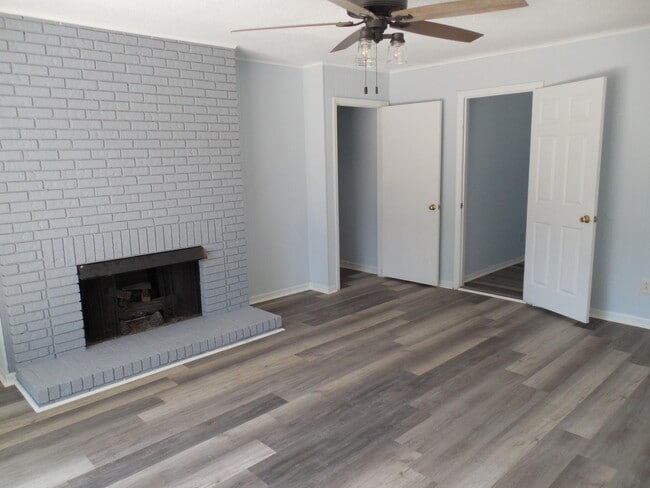 Building Photo - 107 Springlakes Cir
