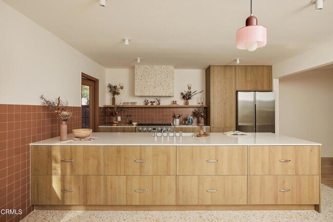 Foto del edificio - 6002 Springvale Dr