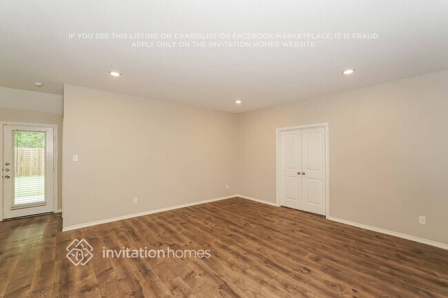 Building Photo - 1532 Woodlake Dr