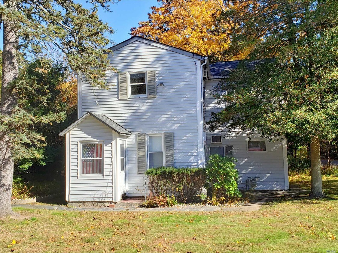 Primary Photo - 143 Landing Ave