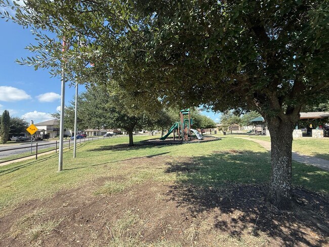 Foto del edificio - 1722 E Mesa Park Dr