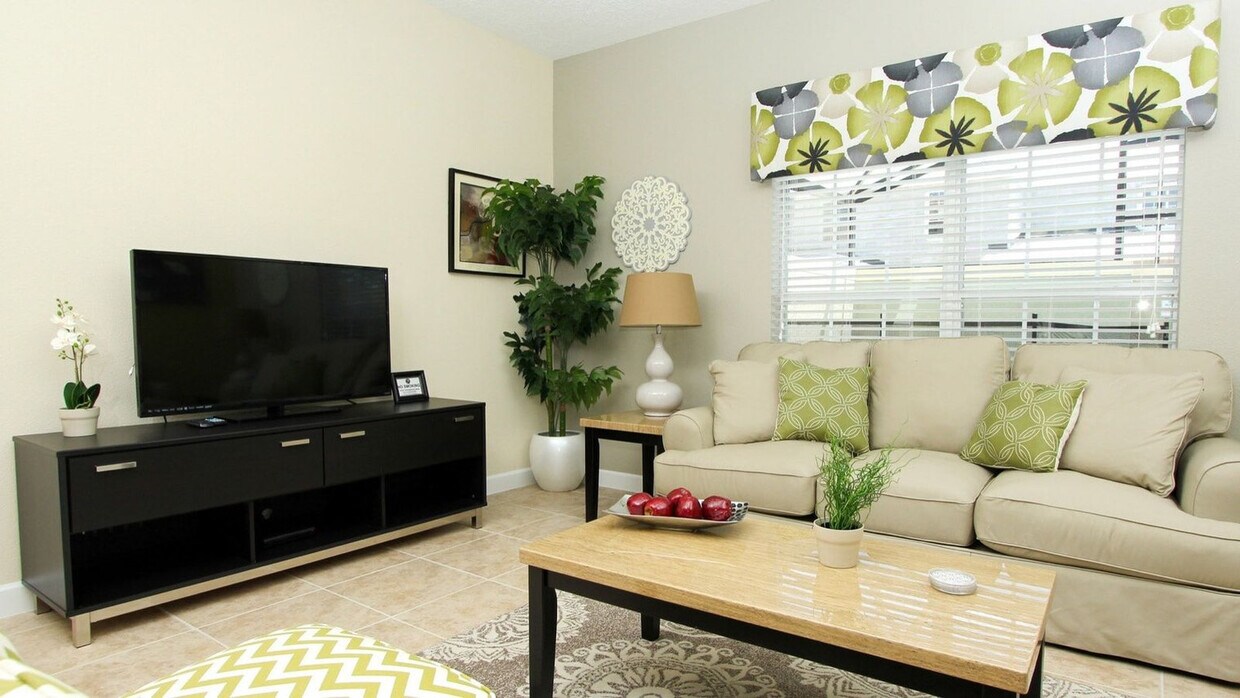 Foto principal - 8980 Majesty Palm Rd