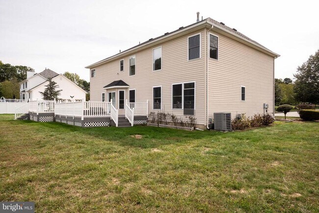 Building Photo - 27 Samantha Dr