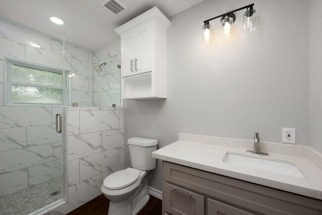 Foto del edificio - 595 S Mccullough St