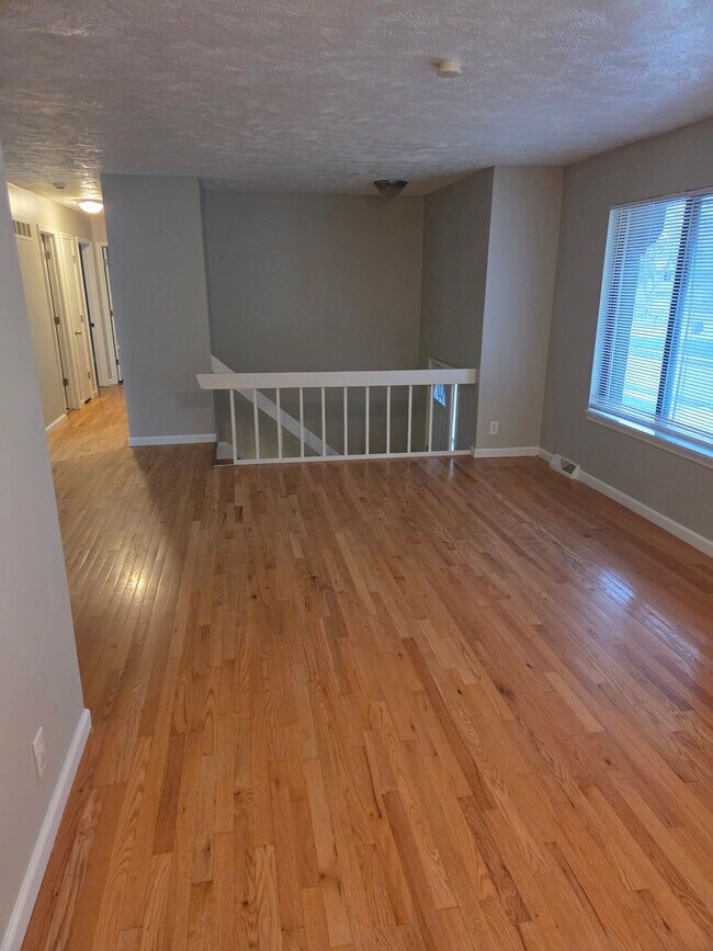 Foto del edificio - Millard 4 bed 2.5 bath, 2 car garage, fenc...