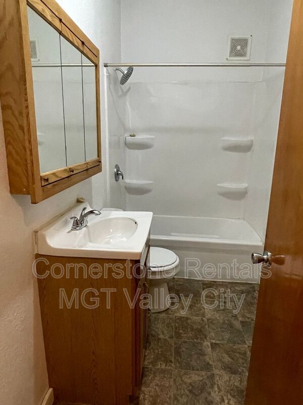 Foto del edificio - 458 3rd St NE