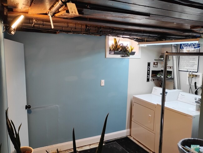 Foto del edificio - 213 Pleasant St