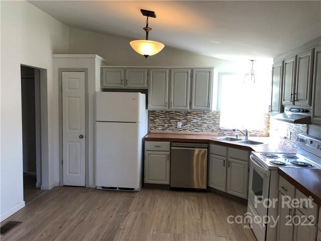 Foto del edificio - 5890 Vesuvius Furnace Rd