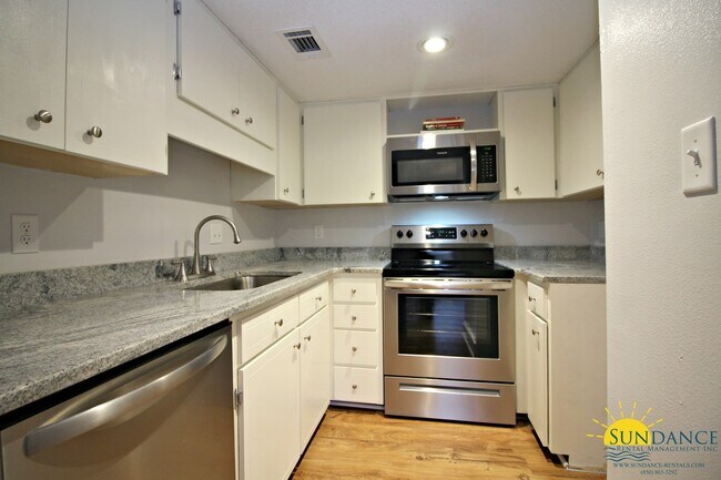 Foto del edificio - Lovely 2 Bedroom Waterfront Condo In Shalimar